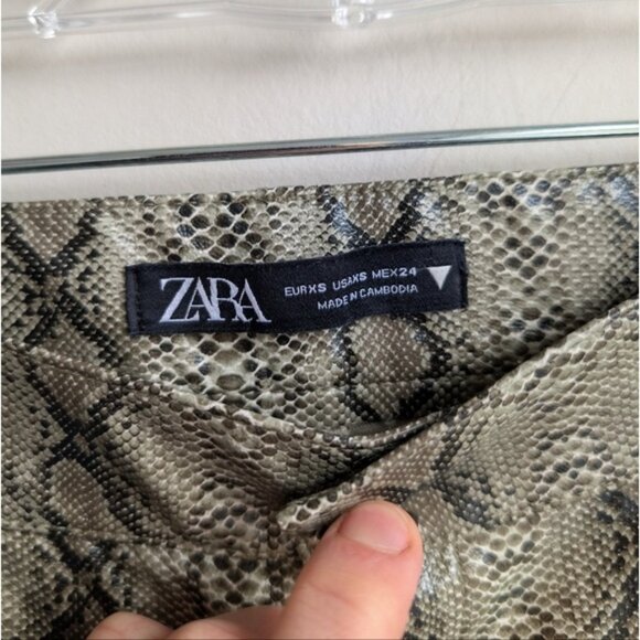 Zara faux leather snakeskin pants - Picture 5 of 6